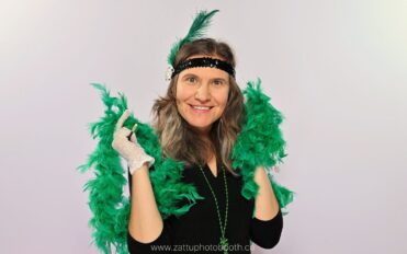 Whistle Bear Golf Club Gatsby Wedding Lady dressed up with Gatsby props