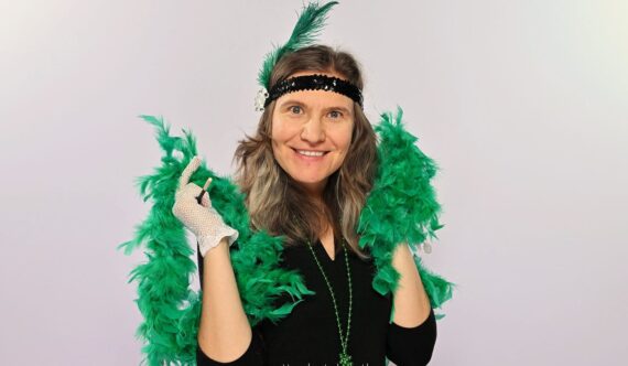 Whistle Bear Golf Club Gatsby Wedding Lady dressed up with Gatsby props